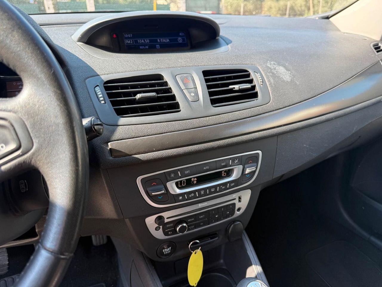 Renault Megane 2014 — photo 10