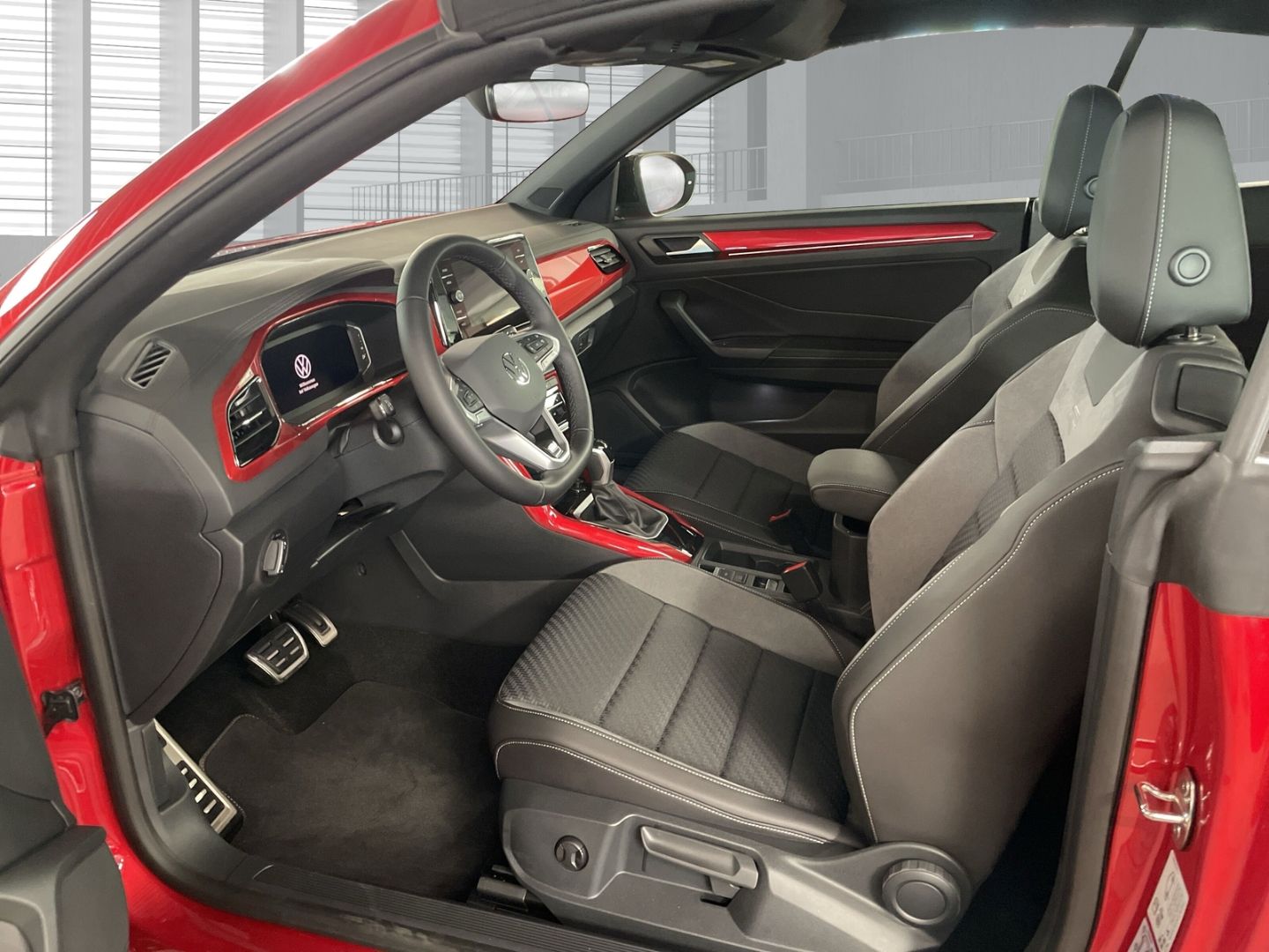 Fahrzeugabbildung Volkswagen T-Roc Cabriolet R-Line 1.5 TSI DSG Sportpaket Na