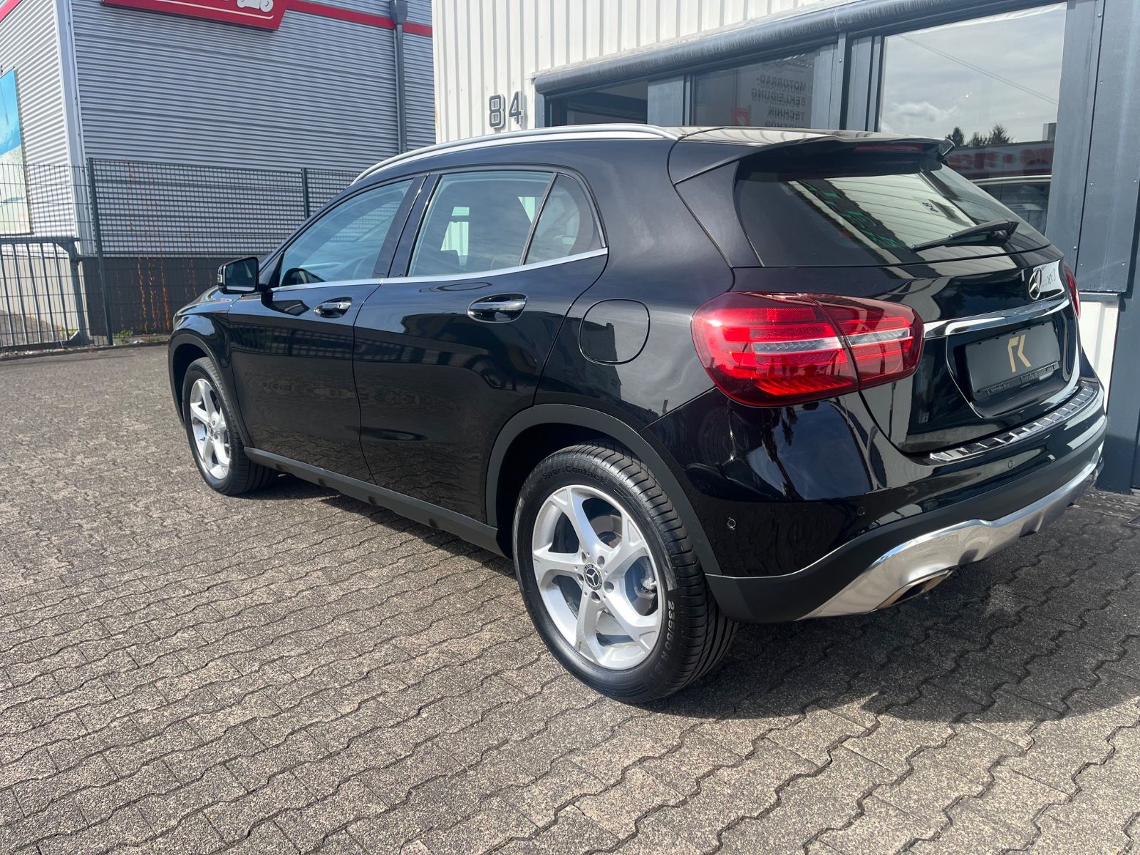 Mercedes-Benz GLA 180 Automatik-Navi-LED-PDC-Sportsitze – Bild 11