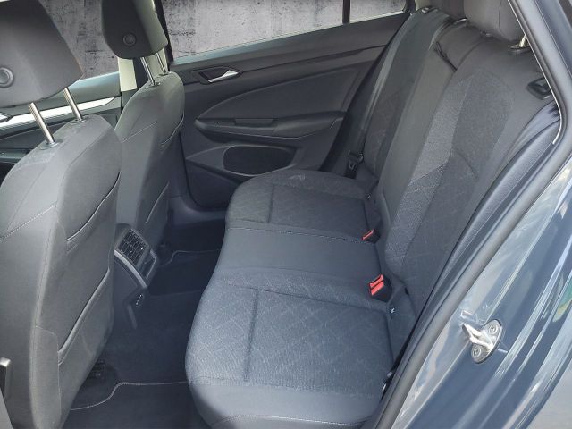 Golf VIII Variant 2.0TDI Aut. Kamera AHK Navi