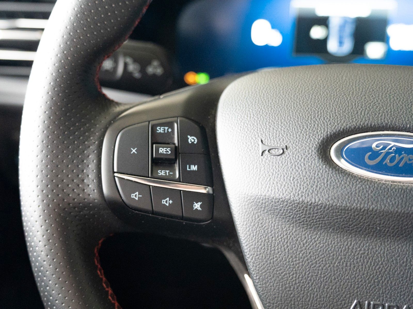 Fahrzeugabbildung Ford Kuga Plug-In Hybrid ST-Line AUTOM./WINTER-P./DAB