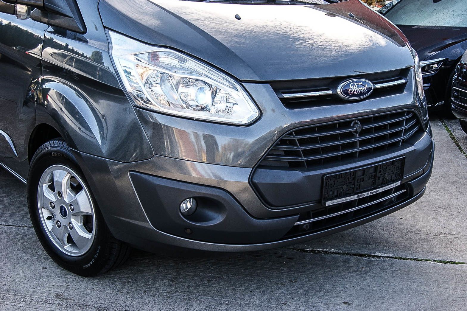 Fahrzeugabbildung Ford Tourneo Custom 2.0TDCi Auto 8-SITZE NAVI 1.HAND
