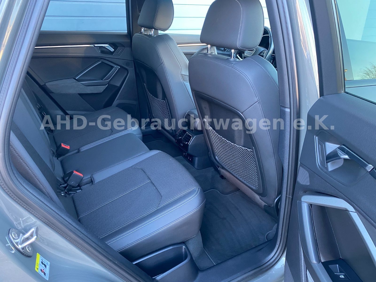 Fahrzeugabbildung Audi Q3 35 TDI Quattro S-line