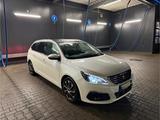 Peugeot 308 SW Panorama/Sportsitze/Xenon - Peugeot 308 Sport mit Diesel-Antrieb