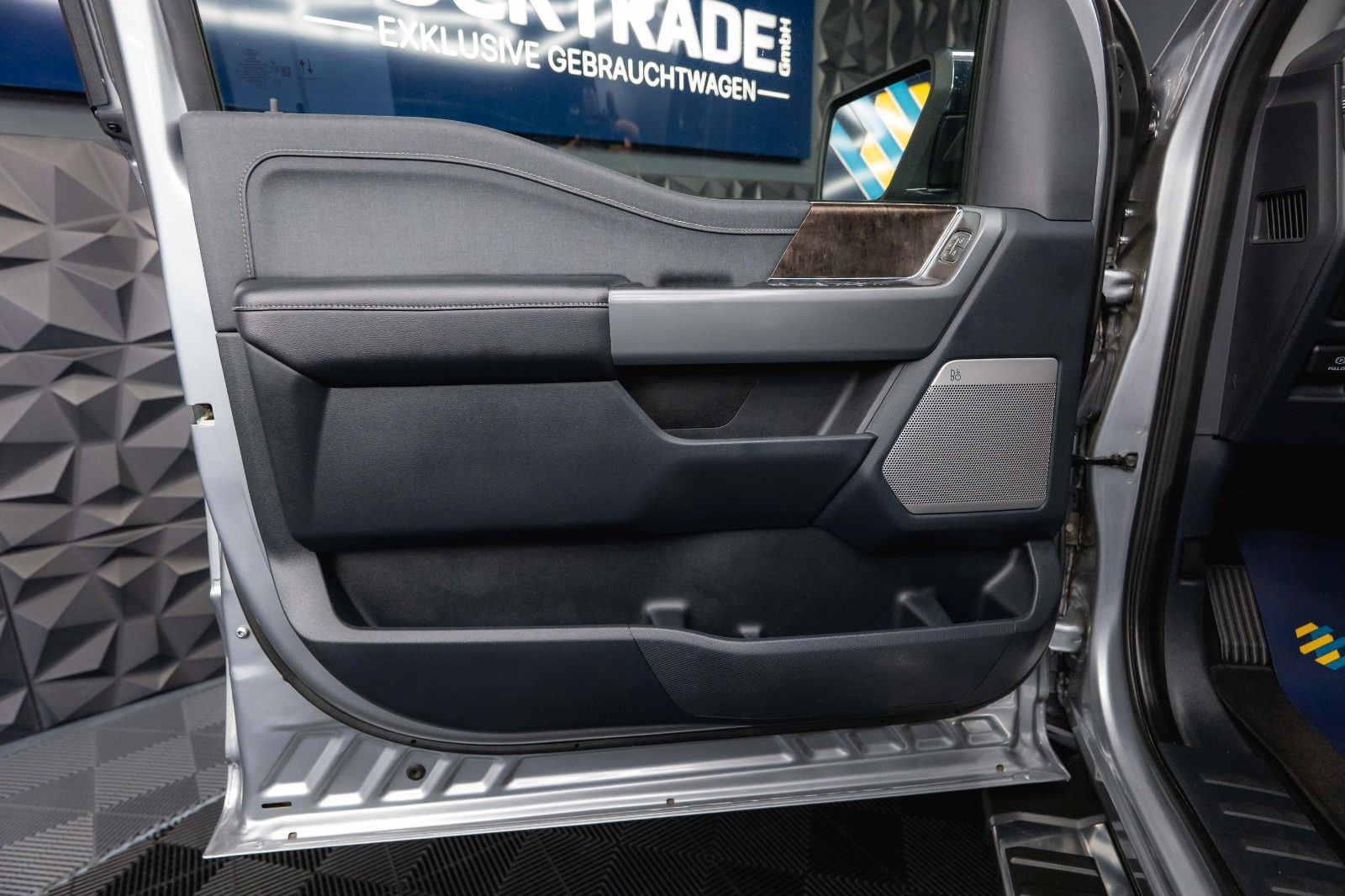 Fahrzeugabbildung Ford F150 3.5 V6 LARIAT RAPTOR SuperCrew 4x4*LED*B&O*