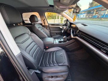 Volkswagen Touareg - 11