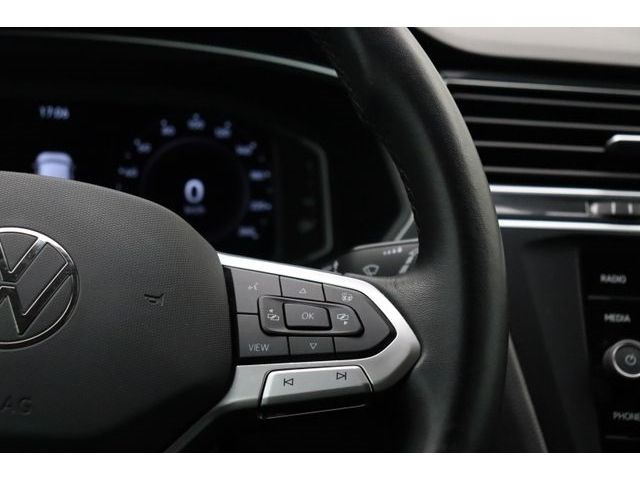 Fahrzeugabbildung Volkswagen Tiguan Elegance 2.0 ACC Matrix AHK