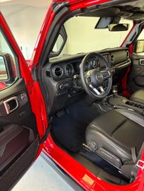 Jeep Wrangler - 12