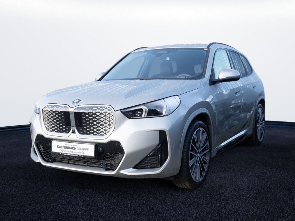 BMW iX1 xDrive30 M-Sport PANO AHK HUD 360° LED ACC foto 2