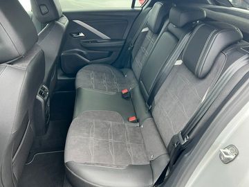 Opel Astra 5tg 1.2 T 100kW Hybrid GS eDCT Panodach