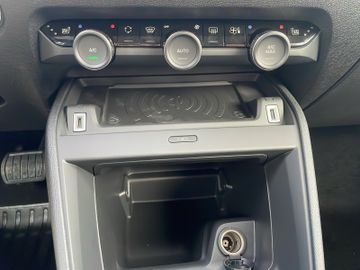 Citroën C4 MAX PURETECH 130 EAT8 Kam.+KeyLess+LED+Navi