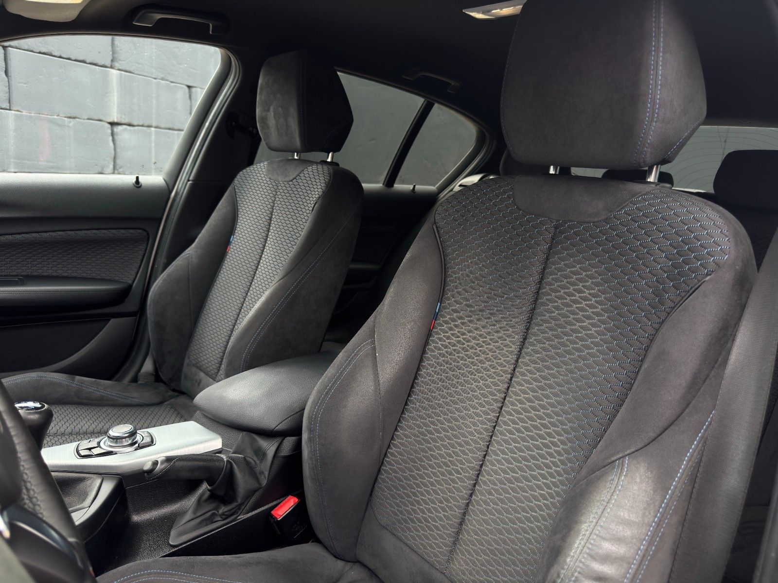 Fahrzeugabbildung BMW M140i Aero REMUS HIFI PDC KZG Keyless Alcantara