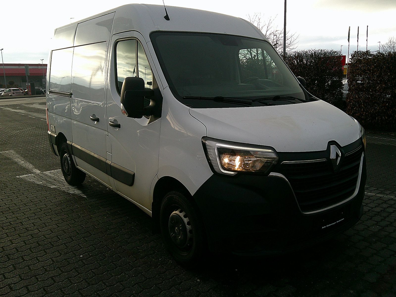 Fahrzeugabbildung Renault Master III Kasten L1H2 3,5t / 1.HAND/SCHECKHEFT