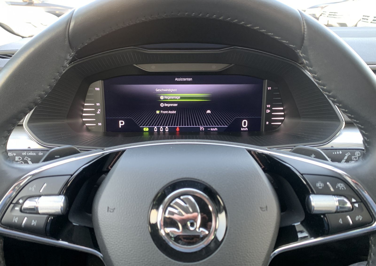 Fahrzeugabbildung SKODA Superb 2.0 TDI*AHK*LED*Cam*CANTON*Digital*ELH*