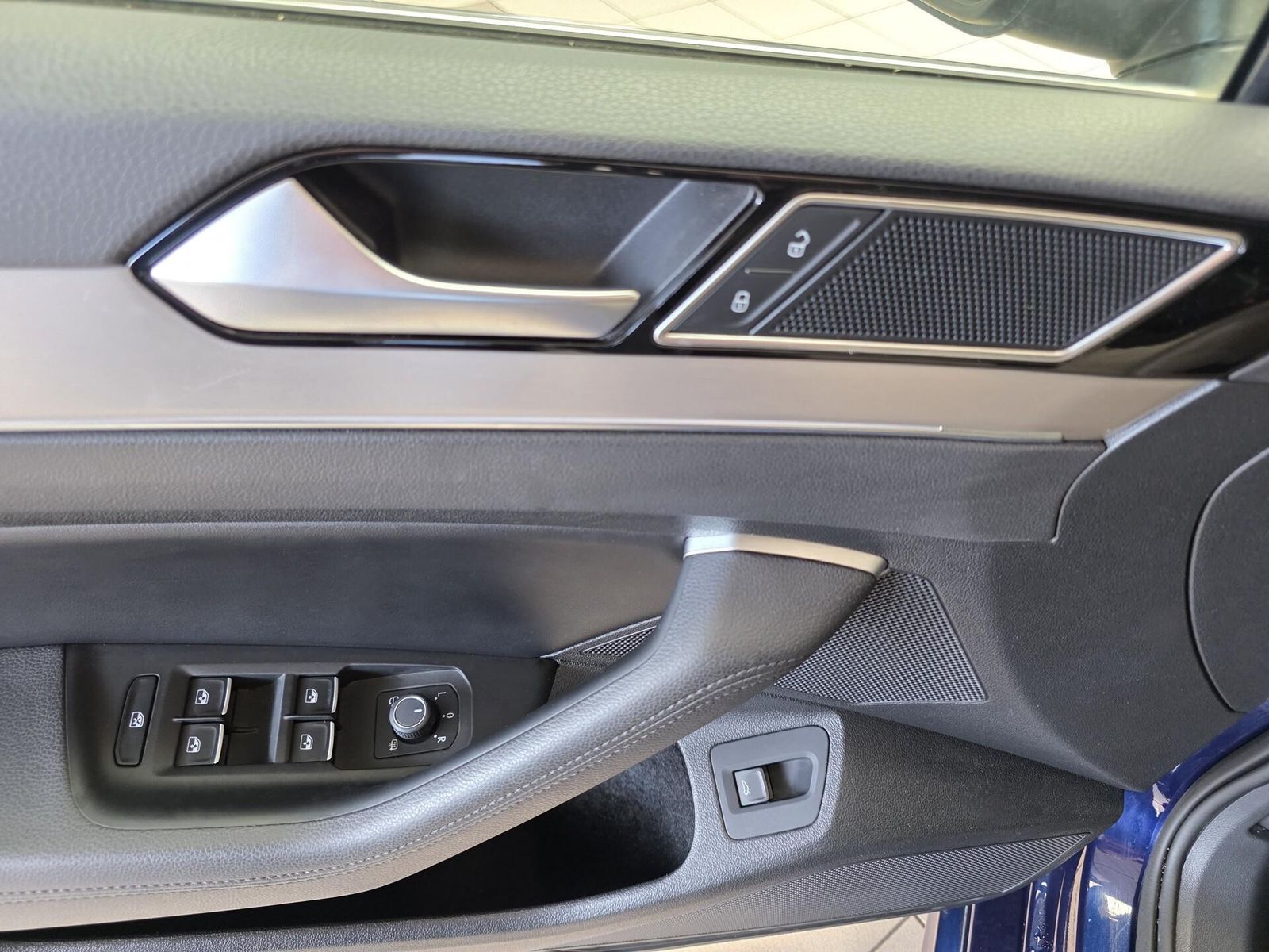 Fahrzeugabbildung Volkswagen Passat Variant 4M R-Line/Keyles/DAB/Carplay/Ahk