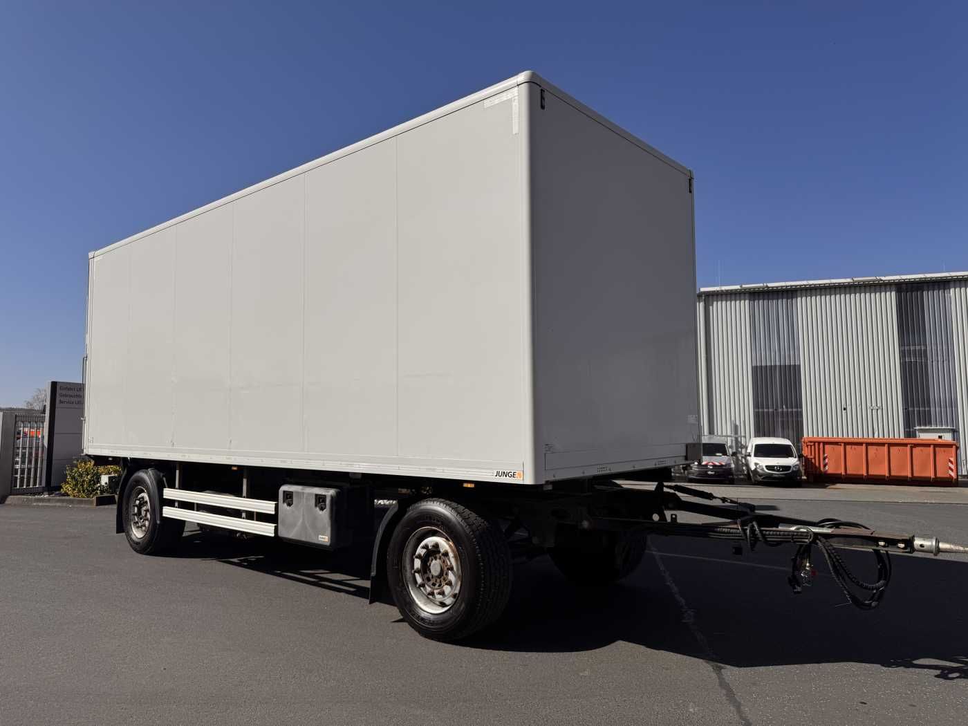 Fahrzeugabbildung Andere Junge AASK18P037 LBW Bär (2.000kg)