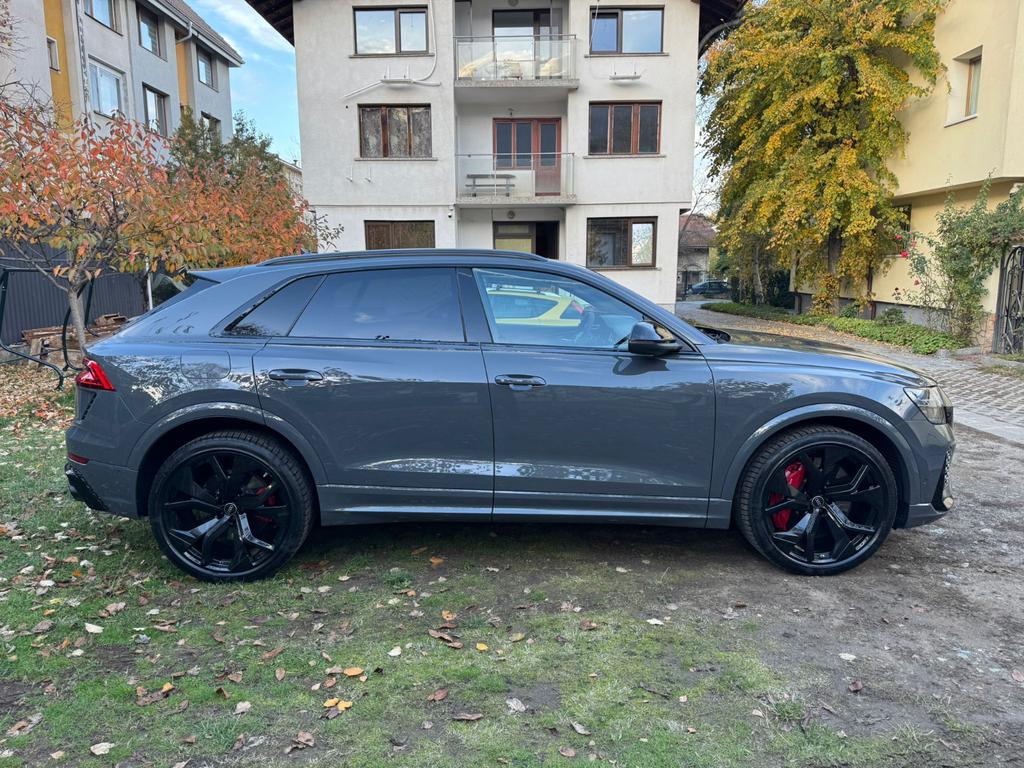 Audi RSQ8