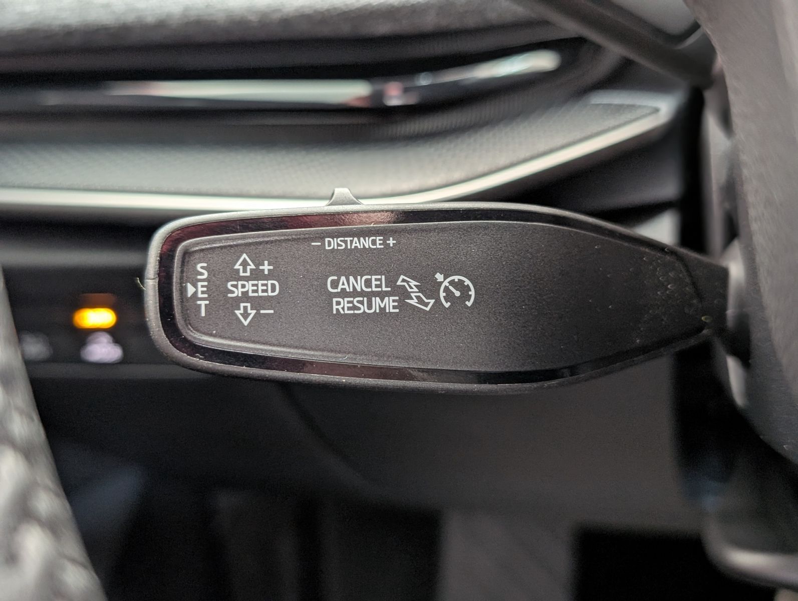 Fahrzeugabbildung SKODA Superb IV 2.0TDI DSG 4x4 MATRIX ACC NEUES MODELL
