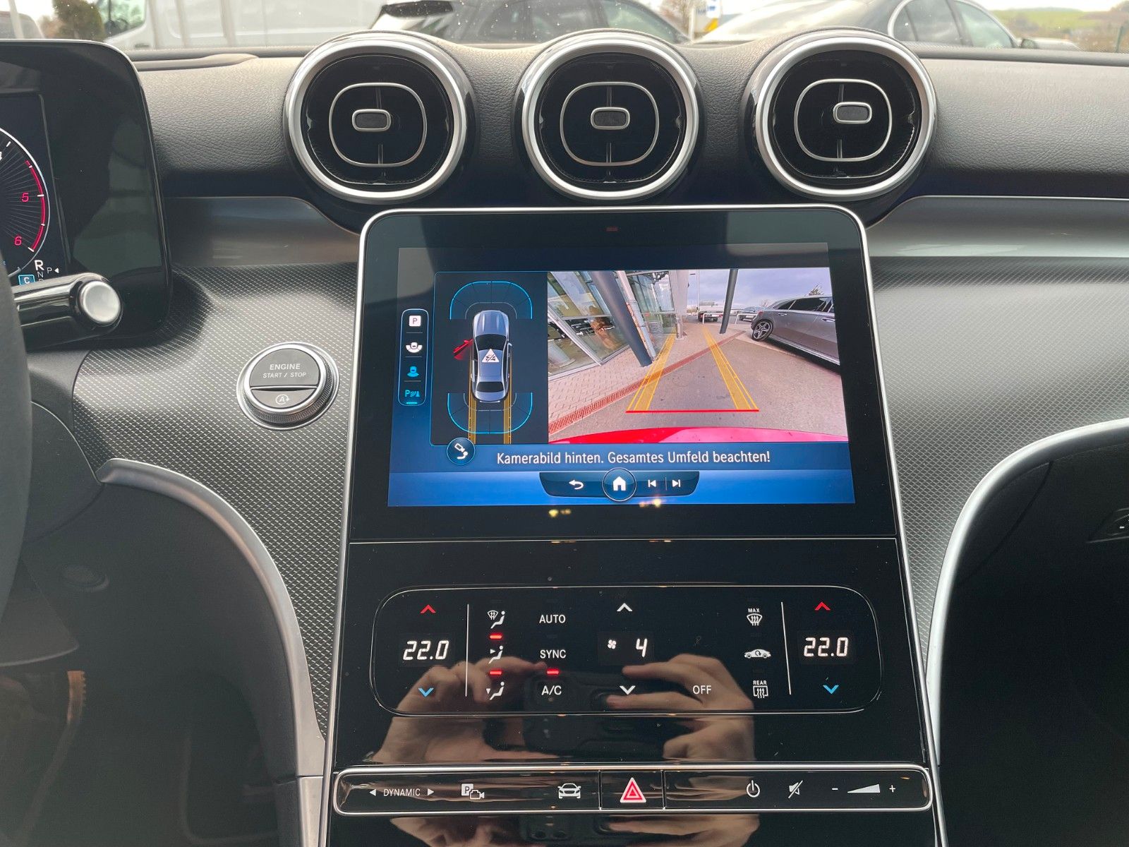 Fahrzeugabbildung Mercedes-Benz C 220 d AVANTGARDE AHK+HUD+DISTR+R-Kamera+Carpla