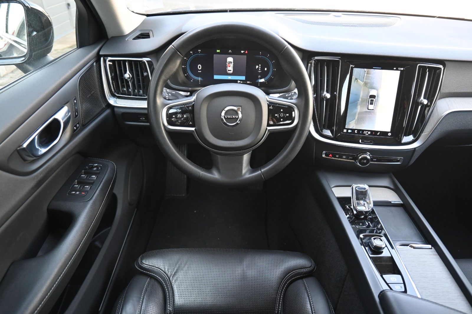 Fahrzeugabbildung Volvo V60 B4  Diesel Plus Dark *H&K*LED*360*LED*FSHZG