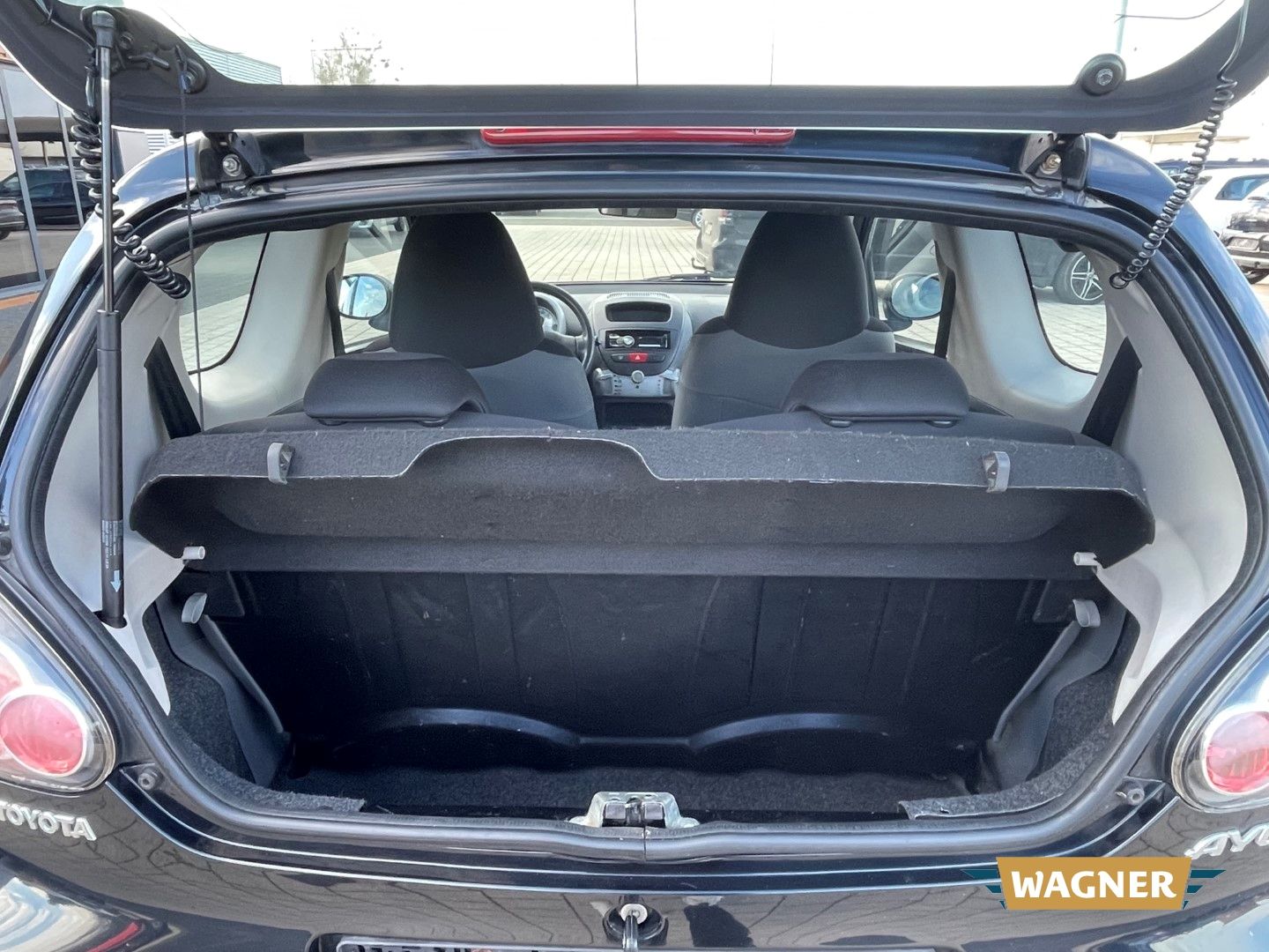 Fahrzeugabbildung Toyota Aygo Basis Servolenkung Radio TÜV 05/2026