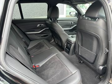 Fahrzeugabbildung BMW 330 d xDrive M Sport Widescreen