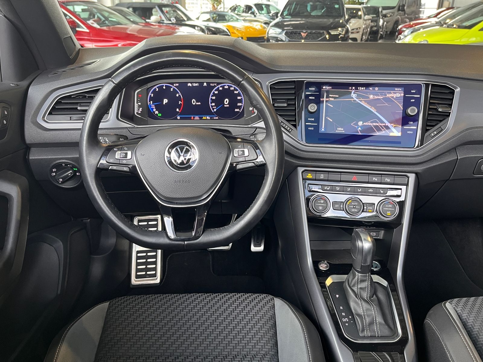 Fahrzeugabbildung Volkswagen T-Roc Cabriolet R-Line AHK LED NAV ACC RFK 19"