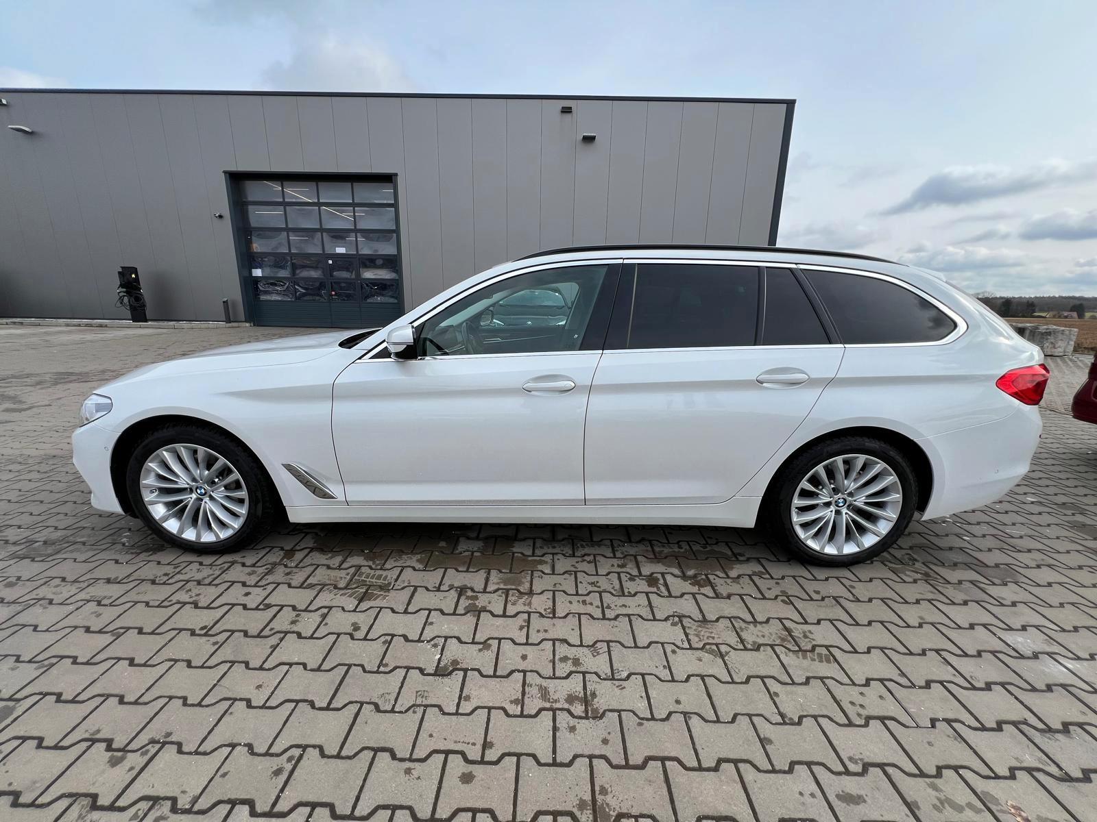 BMW 540xi Touring Luxury Line ACC AHK H&K Pano StHz