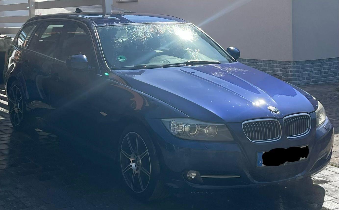 BMW 330 2011 — interior