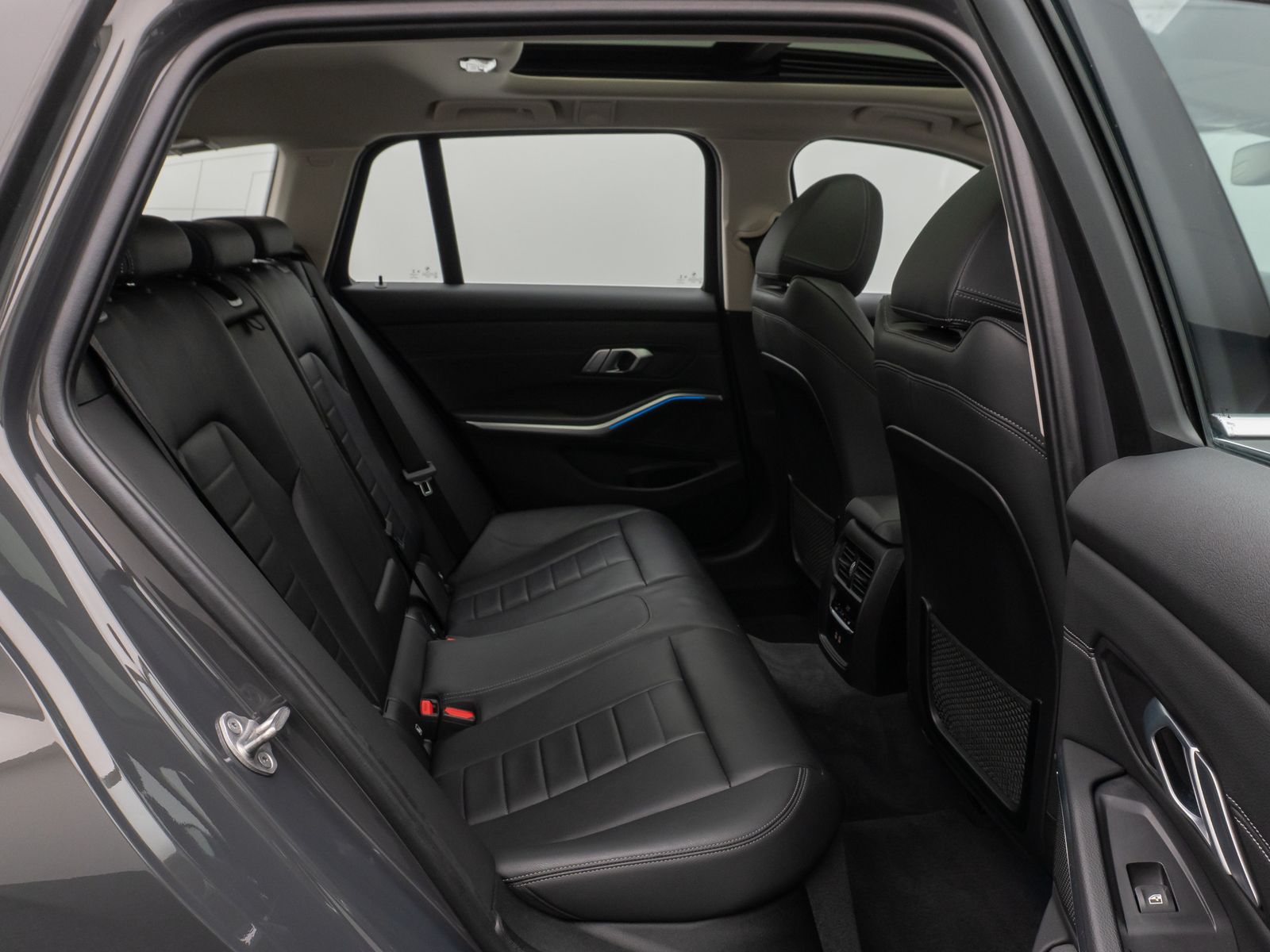 Fahrzeugabbildung BMW 330e Luxury Line Kamera Pano HUD HiFi Individual