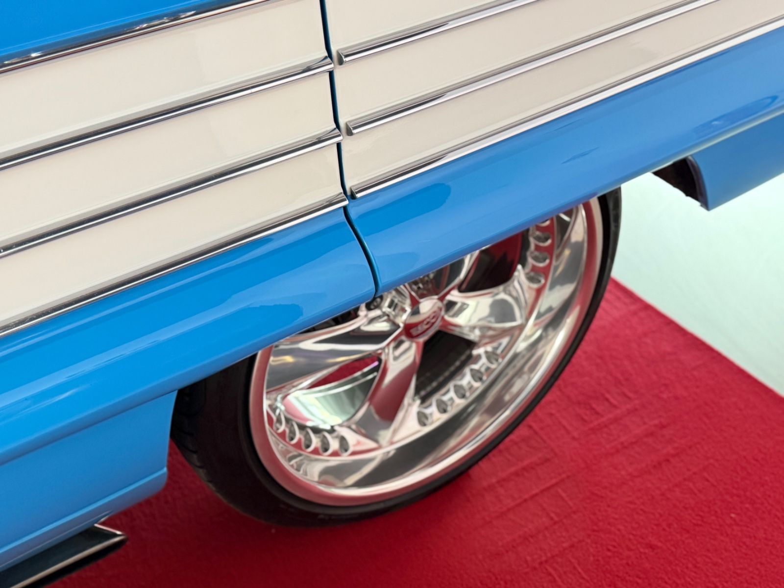 4-Door Holiday Sedan Super 88