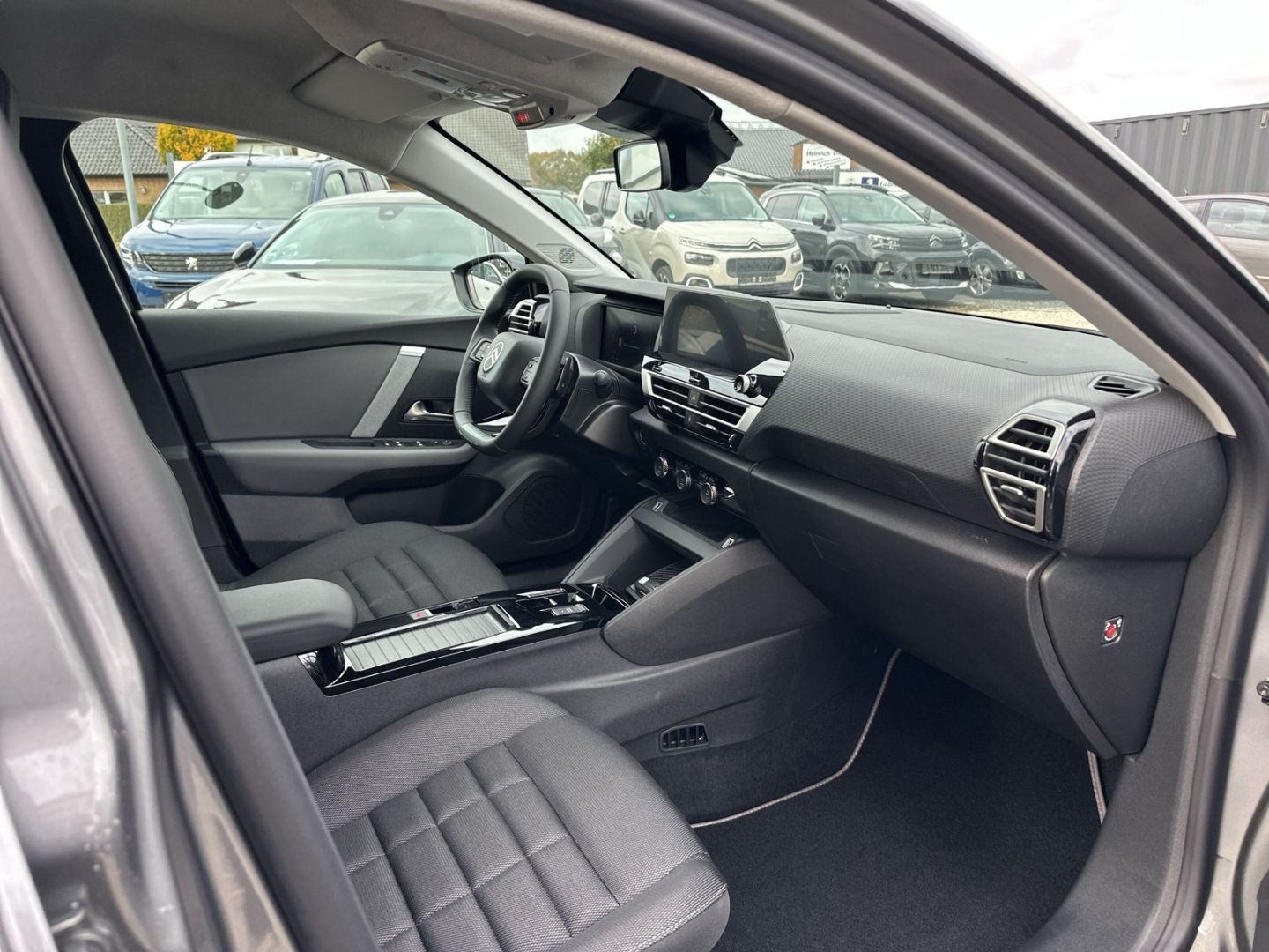 Fahrzeugabbildung Citroën C4 Collection Hybrid 145 Navi CarPlay