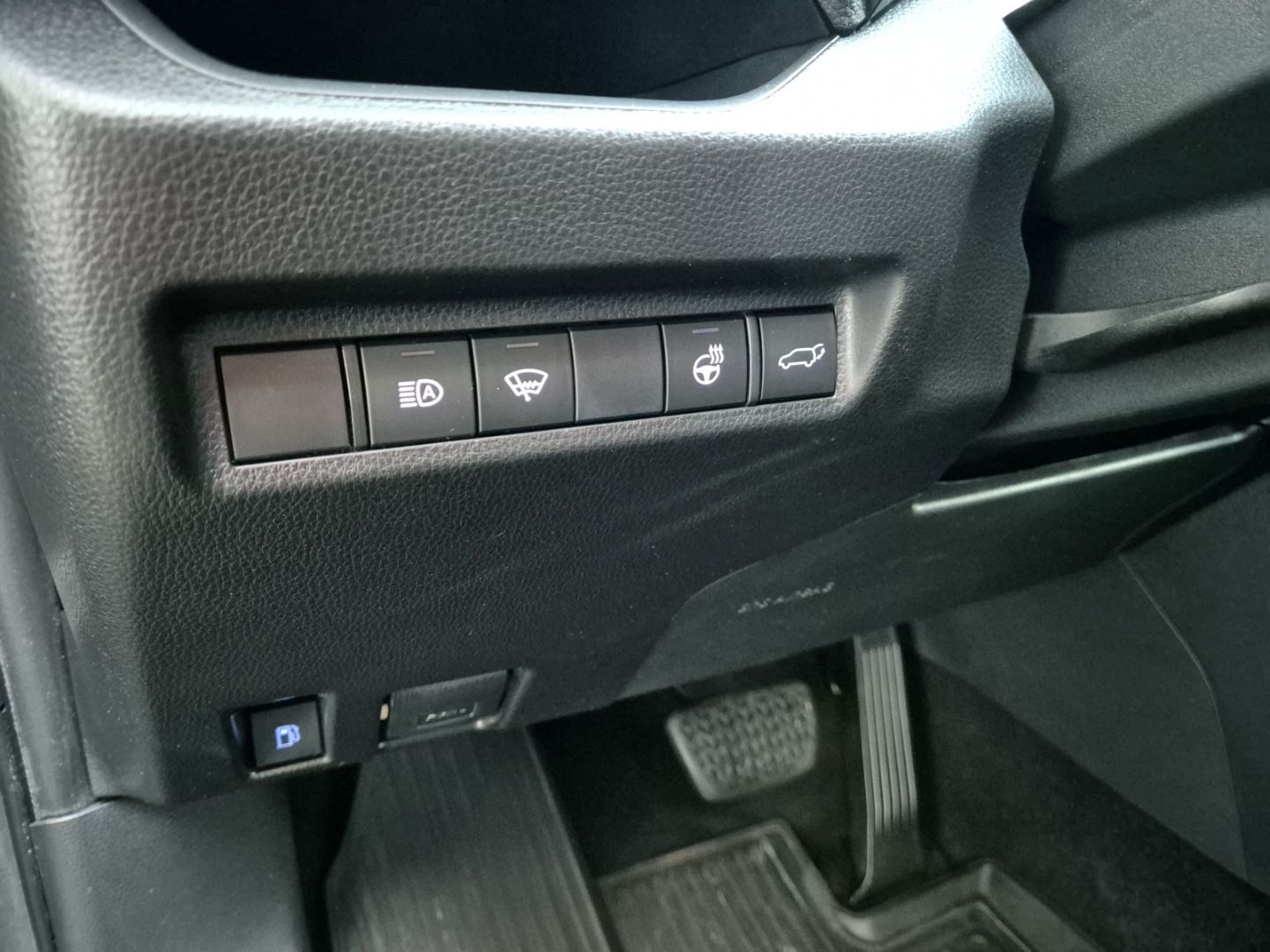 Fahrzeugabbildung Toyota RAV 4 4x2 Team D Hybrid 2.5 Navi LED ACC El. He