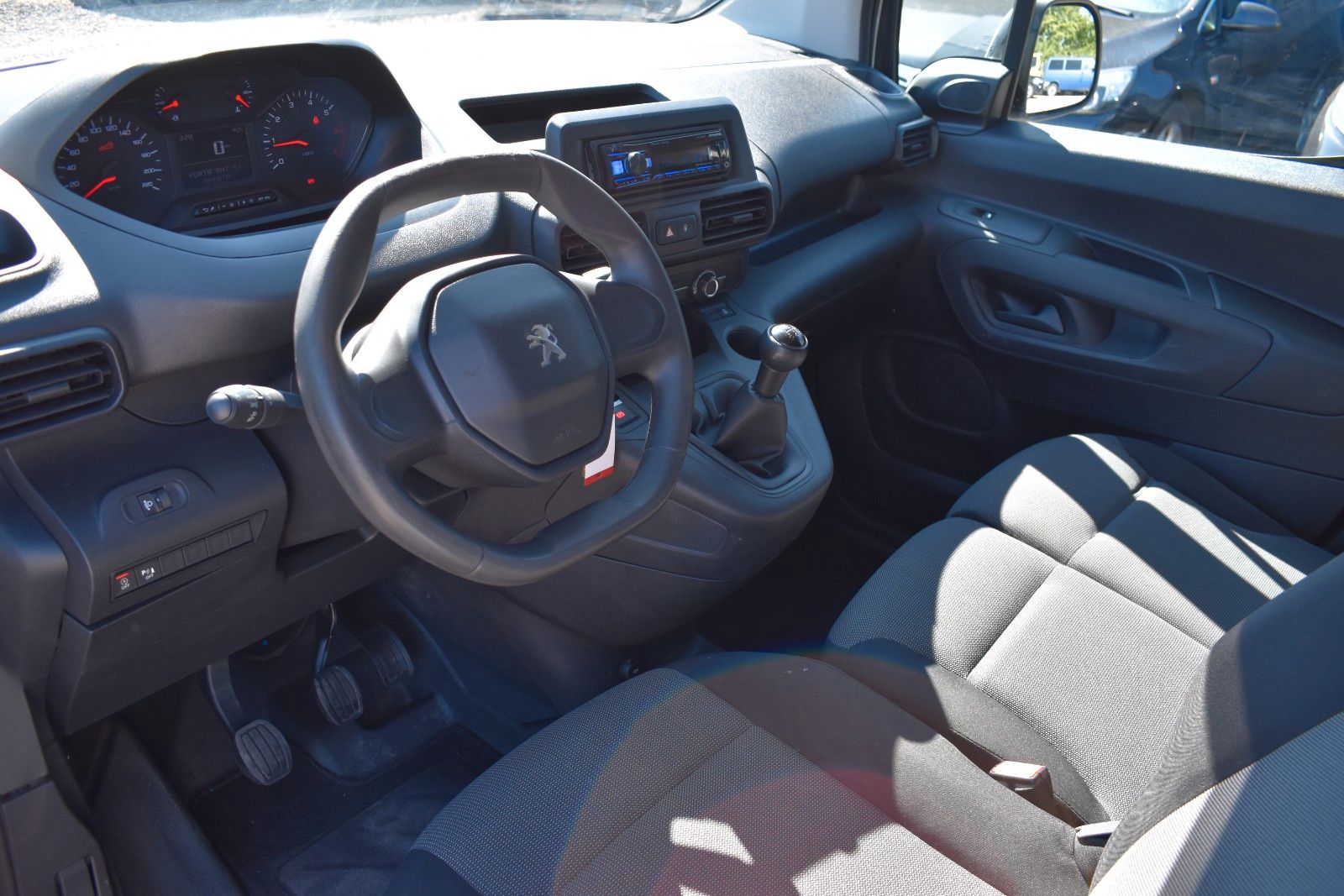 Fahrzeugabbildung Peugeot Partner Pro L2 /PDC/Schiebetür/Anhänger/Klima