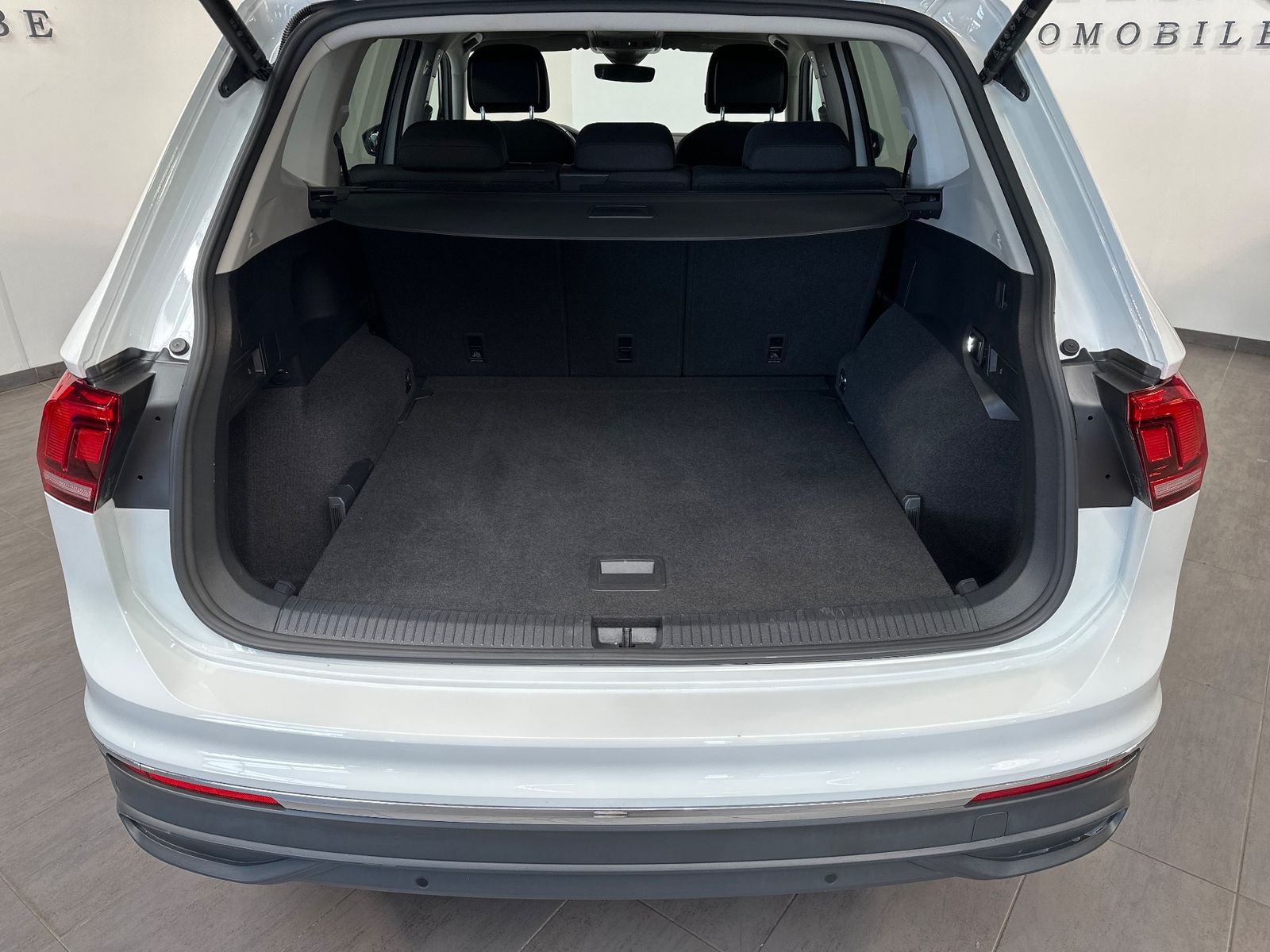 Fahrzeugabbildung Volkswagen Tiguan Allspace 2.0 TDI DSG Life NAV+LED+HUD+SHZ