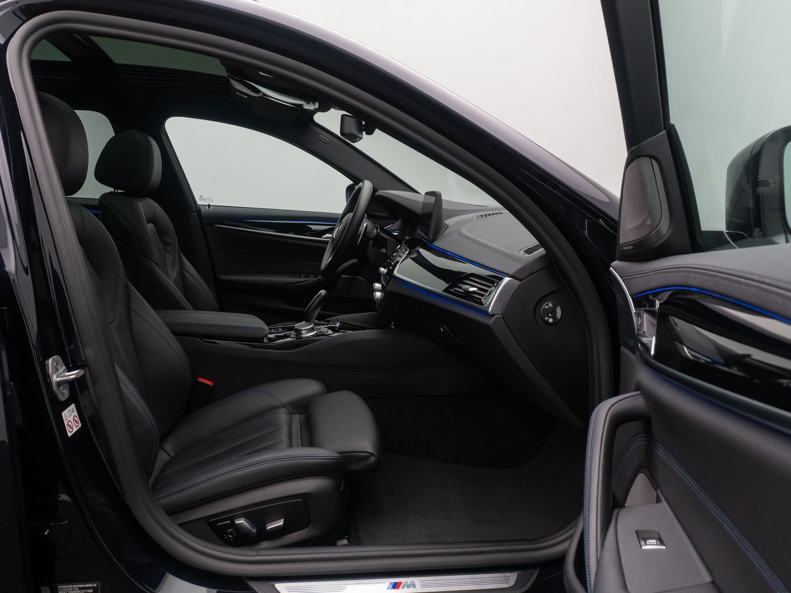 Fahrzeugabbildung BMW 540i xD M Sport DAB Panorama HUD H/K DispKey 20"