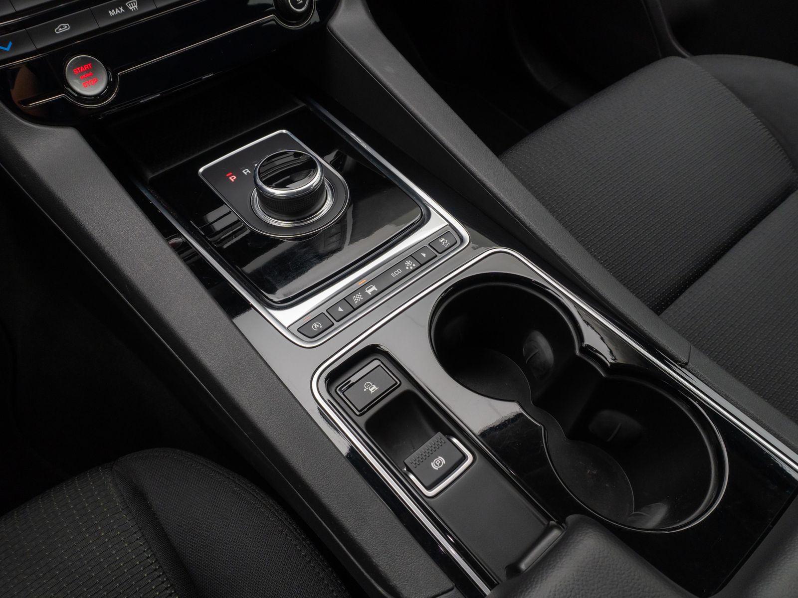 Fahrzeugabbildung Jaguar F-PACE Pure AWD Xenon Memory Kamera Tempomat 20"