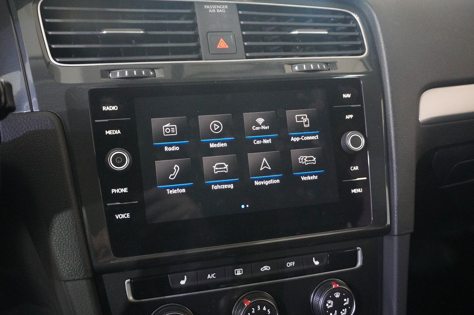 Fahrzeugabbildung Volkswagen Golf VII Lim. 1.0 TSI TRENDLINE NAVI/SHZ/PDC