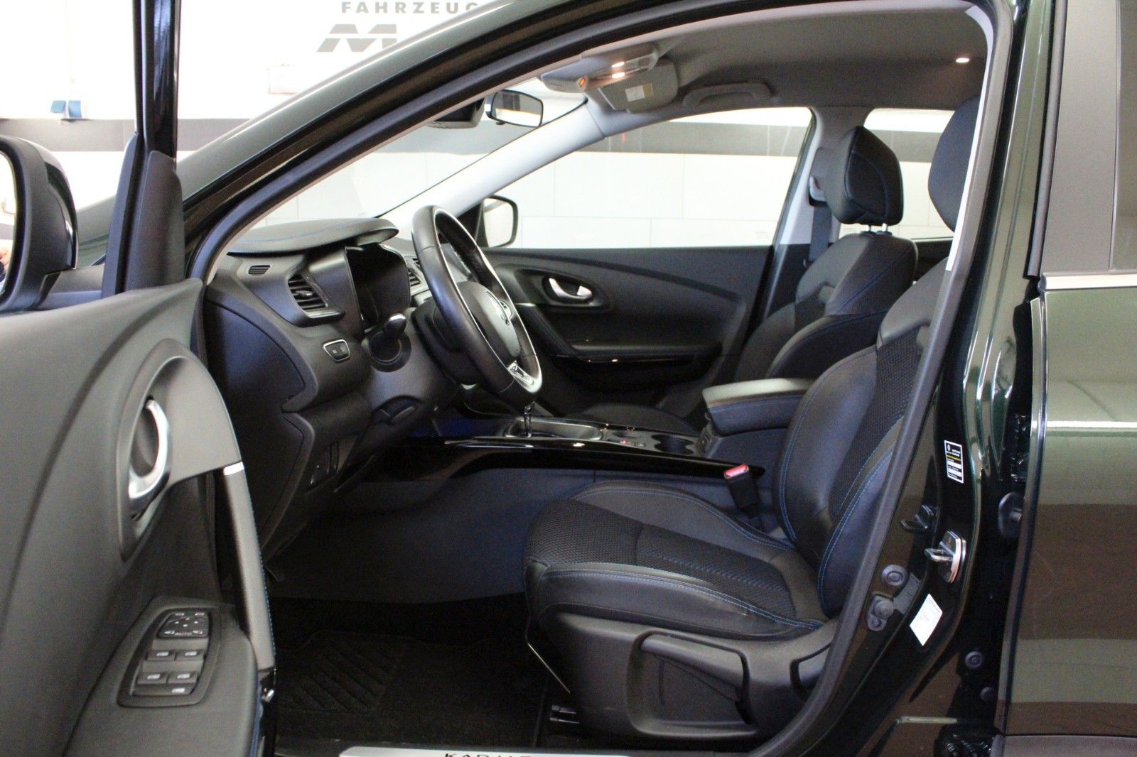 Fahrzeugabbildung Renault Kadjar TCe 140 EDC Limited  Automatik