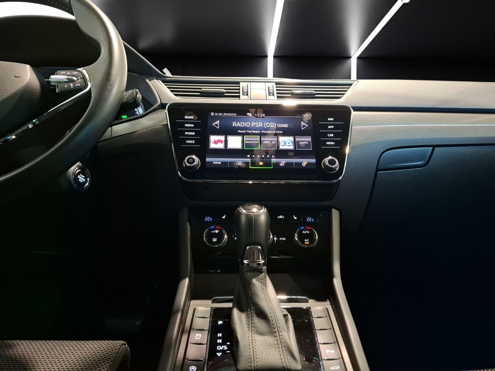 Fahrzeugabbildung SKODA Superb Combi TDI Style DSG Matrix Navi PDC SH LM