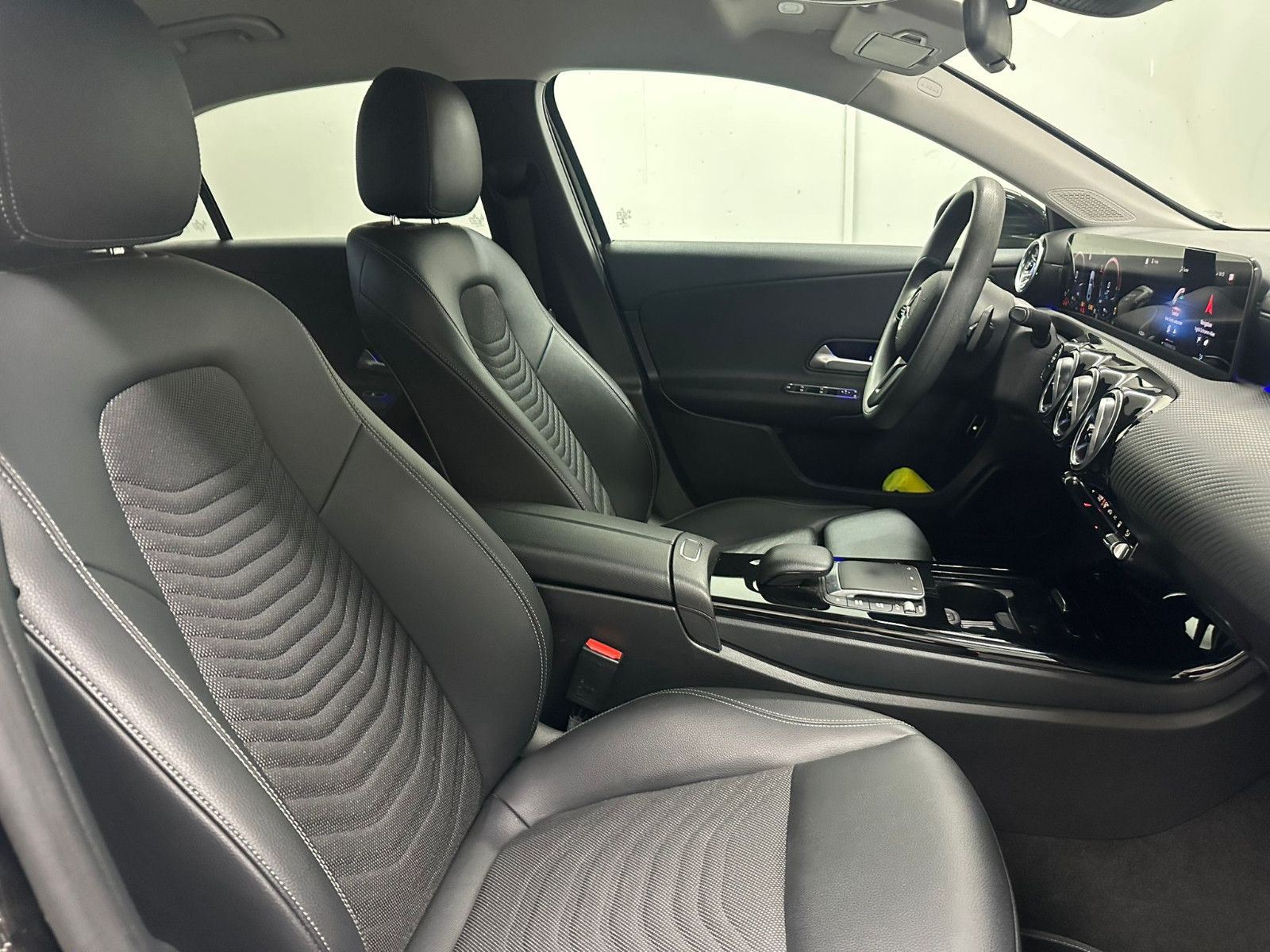 Fahrzeugabbildung Mercedes-Benz A 250 e DCT*STYLE*KAMERA*PDC*NAVI*AMBIL*LED