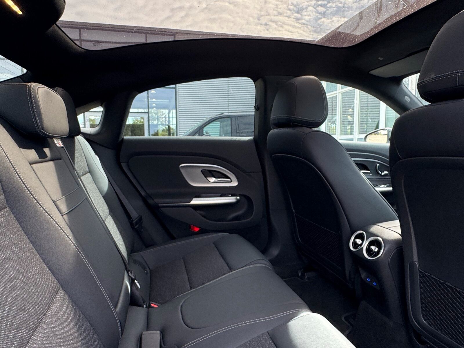 Mercedes-Benz CLA 250 EQ Progressive Distronic 360Cam AHK LED foto 18