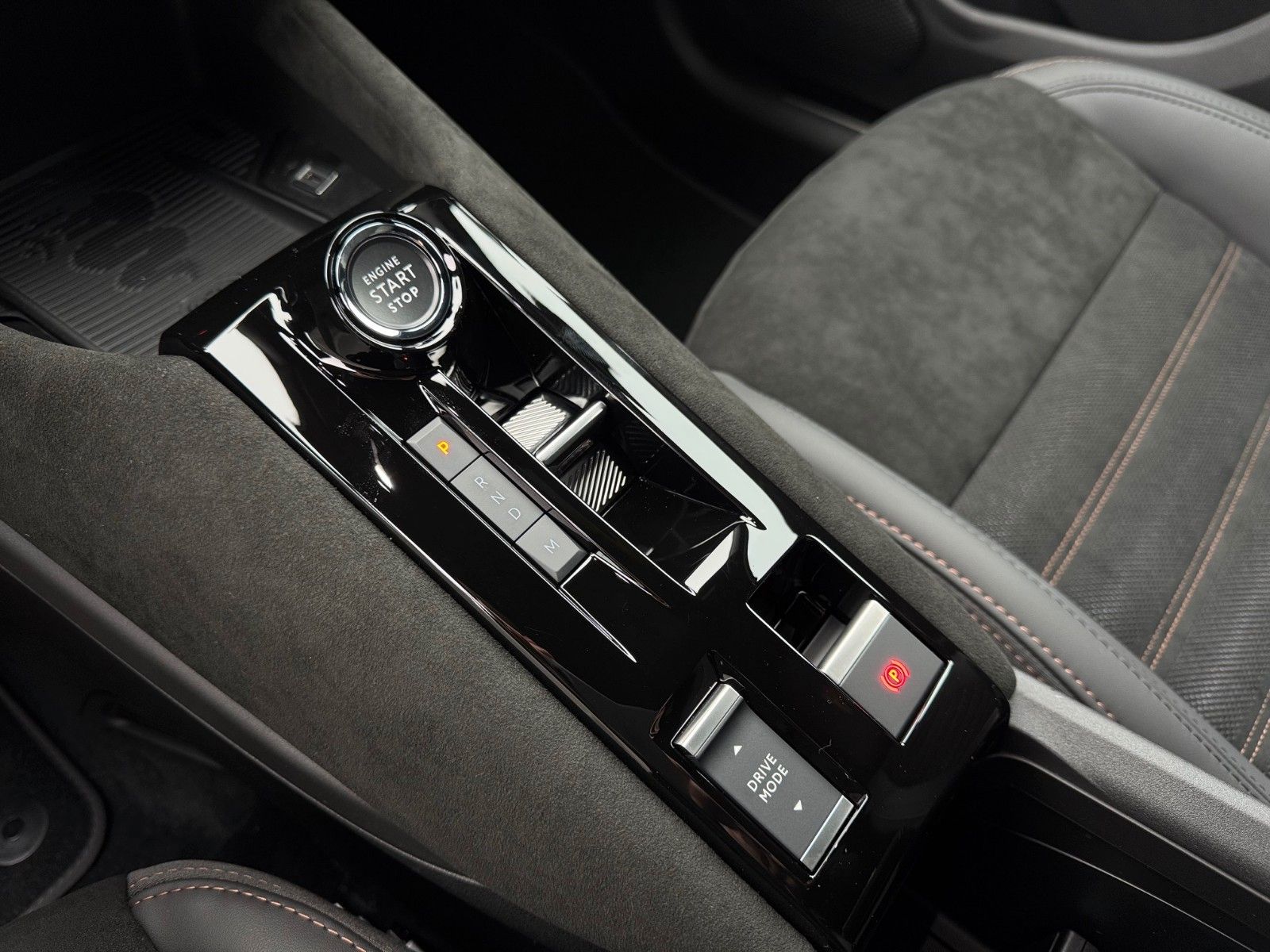 Fahrzeugabbildung Alfa Romeo Junior Ibrida 1.2 Intensa Automatik Navi Kamera