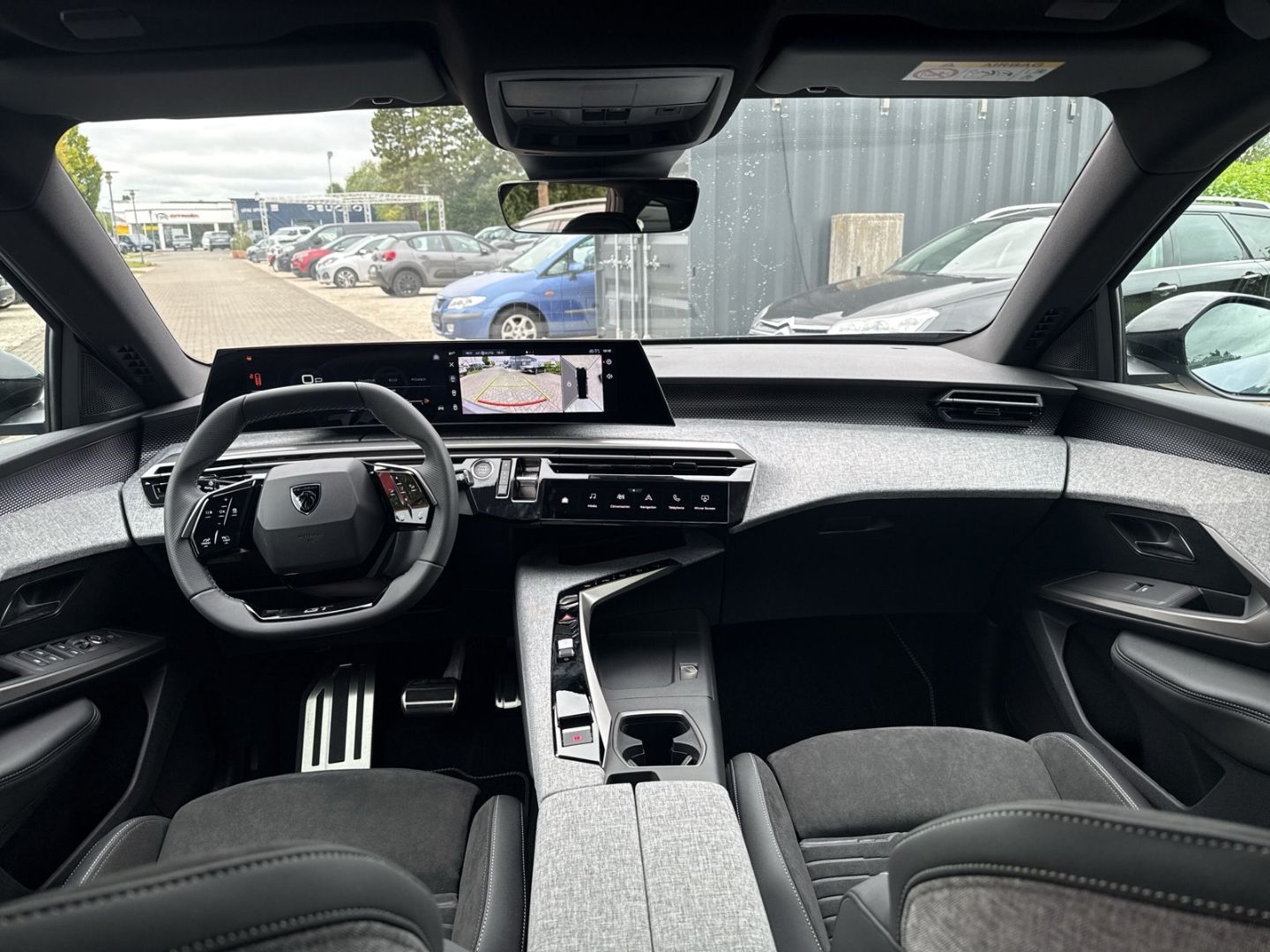 Fahrzeugabbildung Peugeot 5008 GT HYBRID 145 e-DSC6 AHK-abn. Navi LED ACC