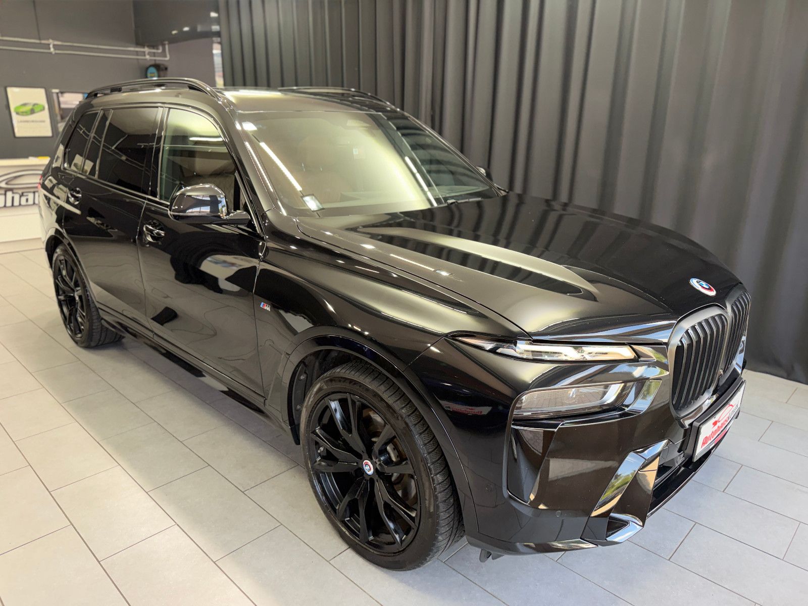 Fahrzeugabbildung BMW X7 xDrive 40 d M Sport PRO|SKY-LOUNGE|7-SITZE|