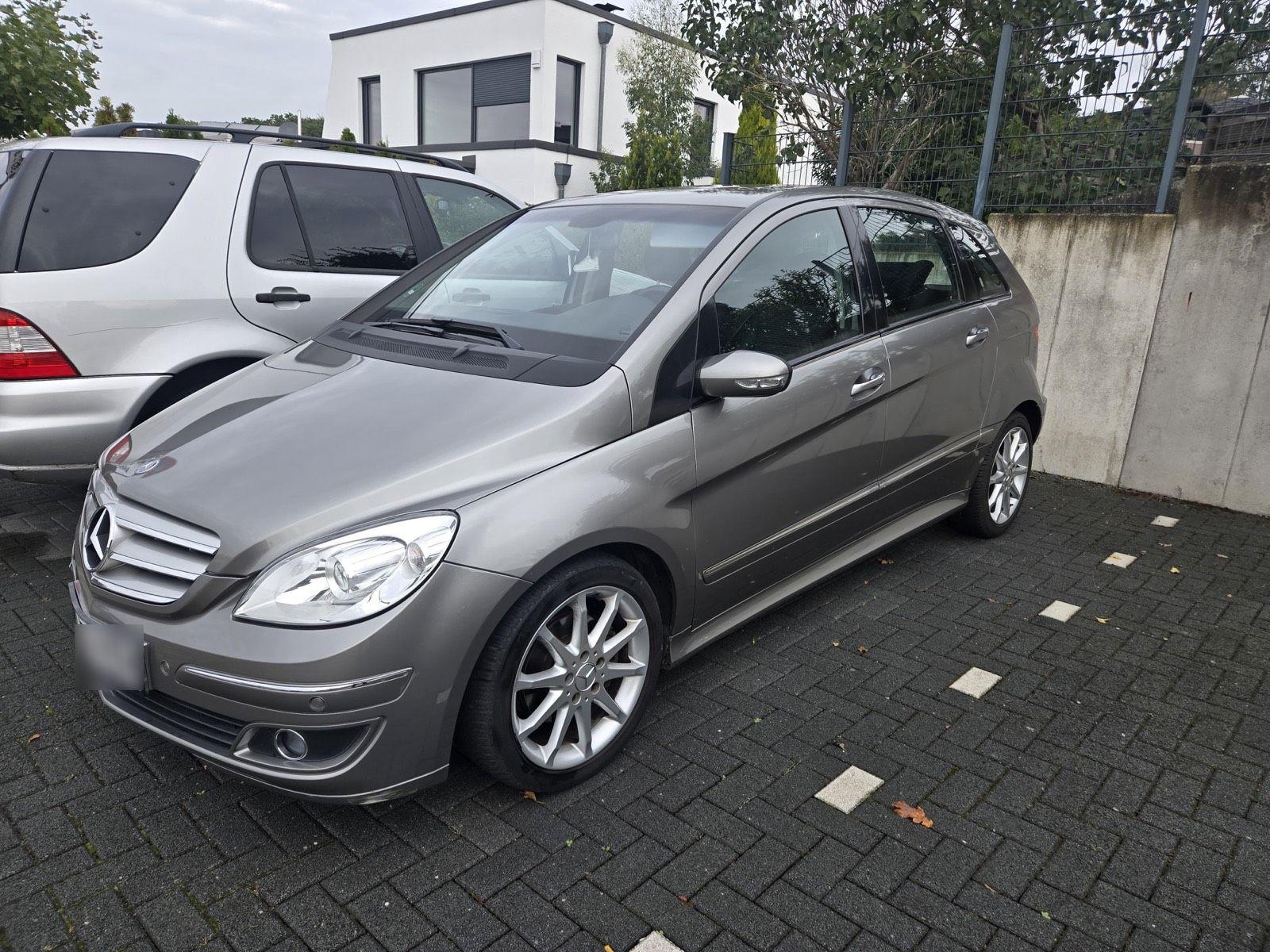 Mercedes-Benz B 200
