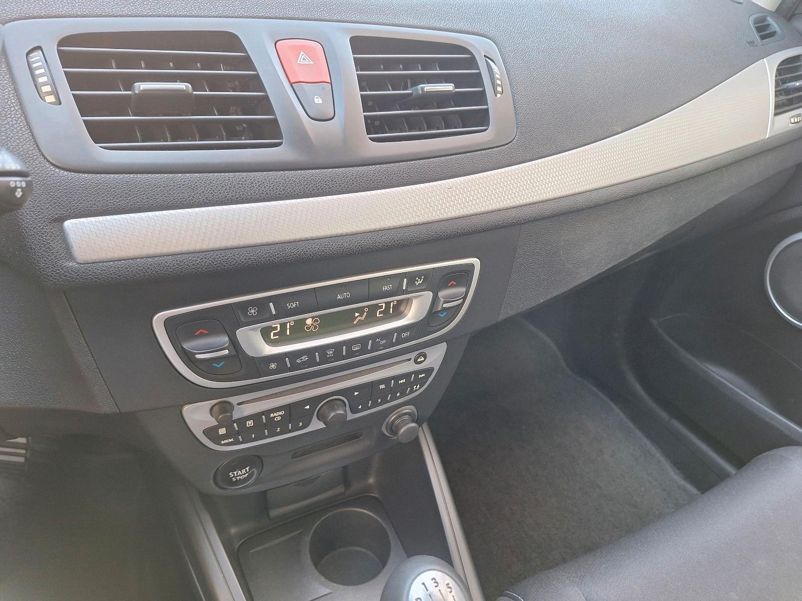 Renault Megane 2011 — photo 9