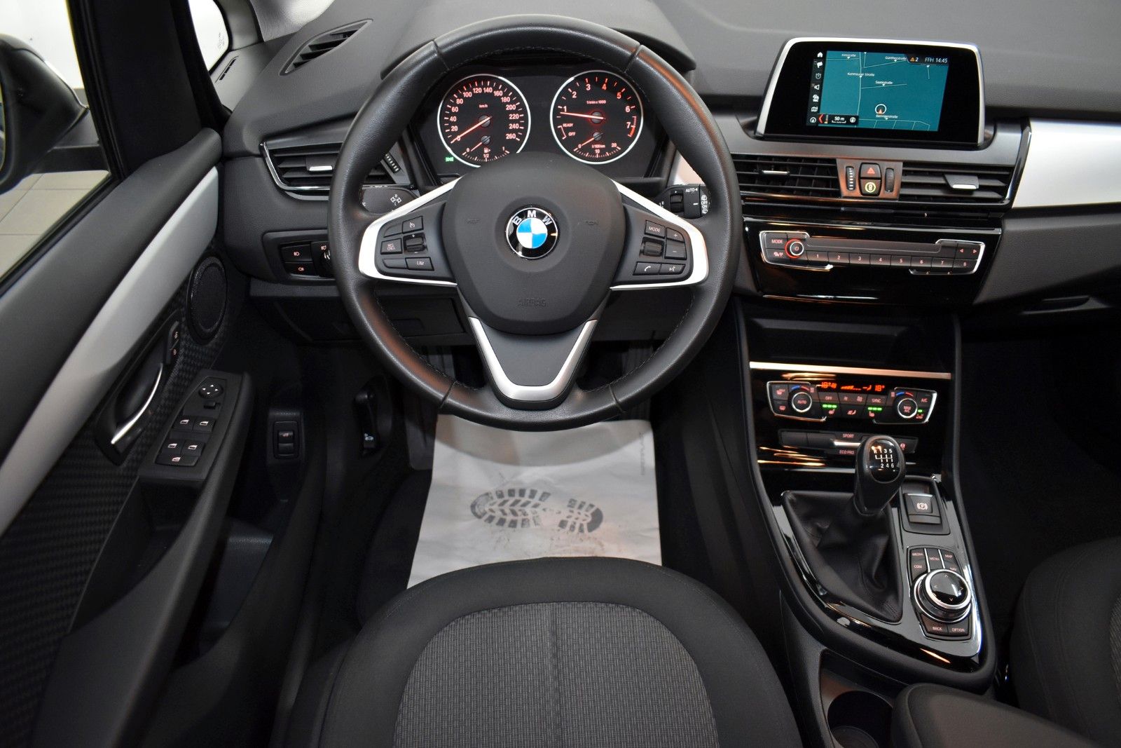 Fahrzeugabbildung BMW 220i Active Tourer Advantage Navi,LED,SH,abn.AHK