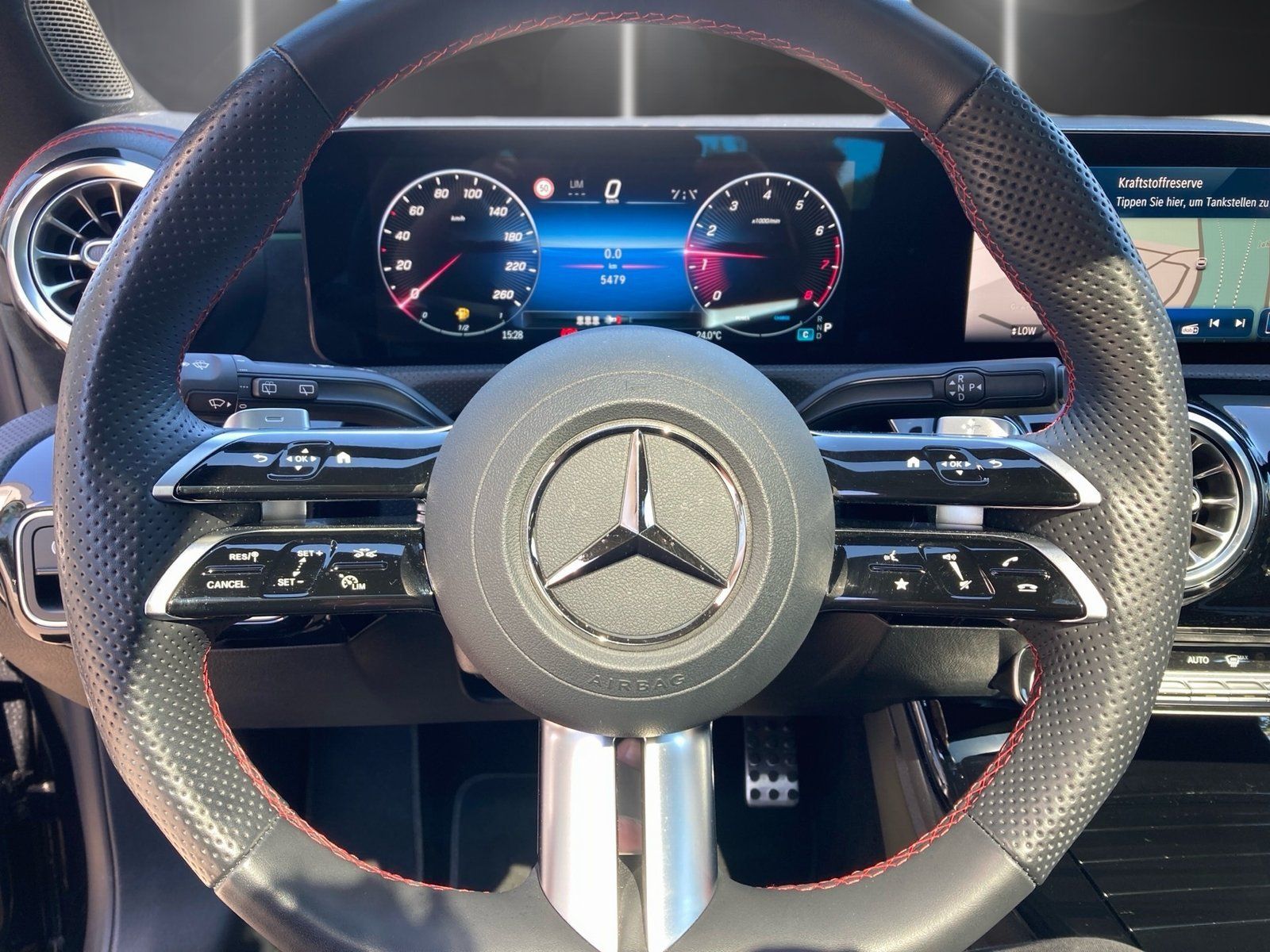 Fahrzeugabbildung Mercedes-Benz CLA 200 SB AMG PLUS*AHK*Pano*HUD*360°*MultiBeam*
