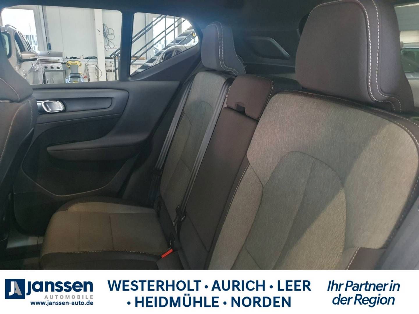 Fahrzeugabbildung Volvo XC40 T3 Geartronic Momentum Pro